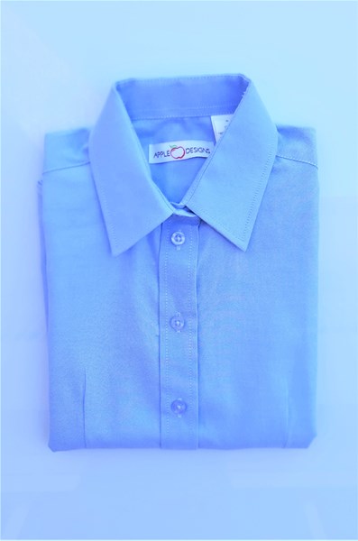 חולצת תלבושת לבית הספר