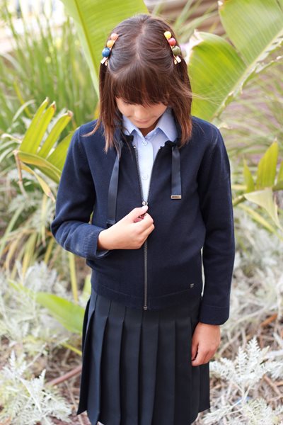 סריג כחול עם רוכסן