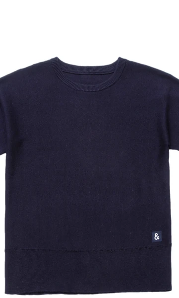 סריג כחול עם פס לבן בשרוול