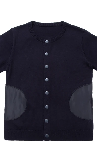 סריג כחול עם לחצנים וכיסים